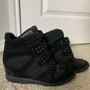 Black spike wedged Sketcher sneakers